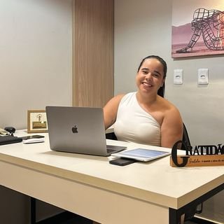 Dra. Larisse Emanoele Da Silva Mestre
