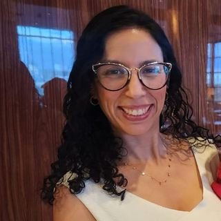 Dra. Ana Virginia Ferreira Figueira