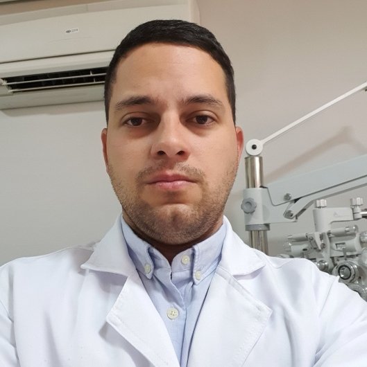 Dr. Igor Costa Menezes