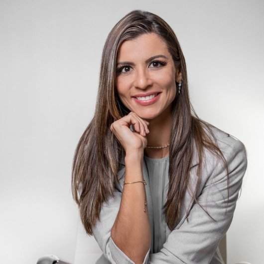 Dra. Luciane Ferraz