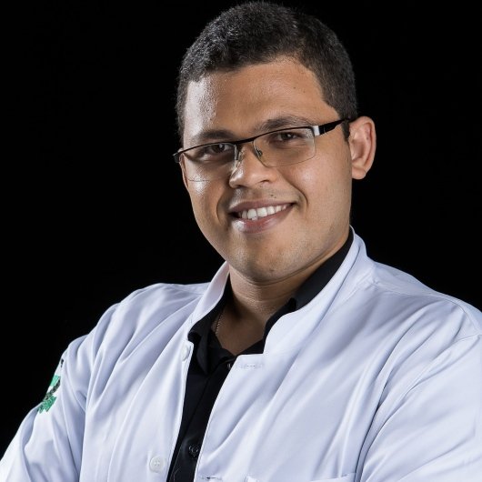 Dr. Vinícius Gomes