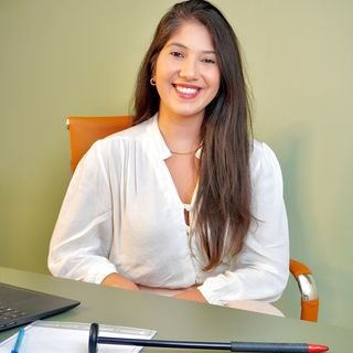 Dra. Alexia Carneiro De Almeida