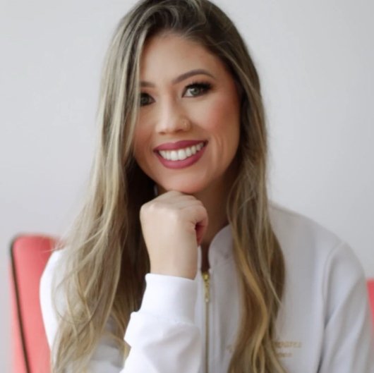 Dra. Vívian Tavares Guimarães