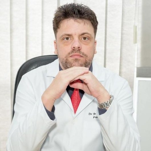 Dr. Bruno Brandão Carreira