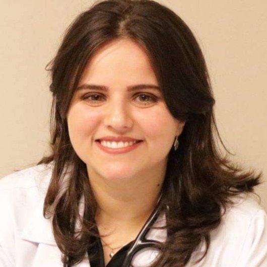Dra. Julia Moraes Candido de Oliveira
