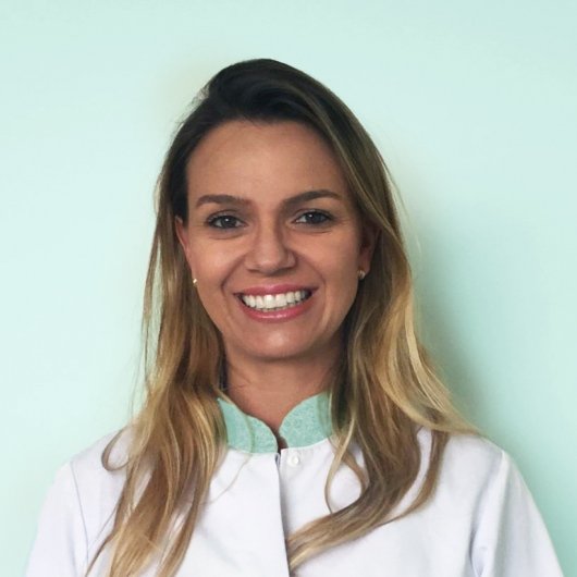Dra. Daniele Oliveira de Oliveira