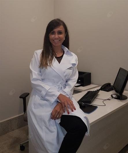 Dra. Larissa Macêdo de Camargo