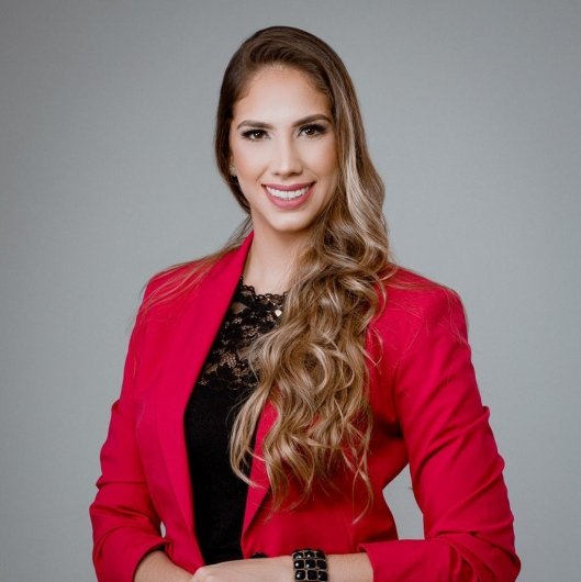Dra. Vanessa de Aguiar Carazza