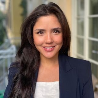 Dra. Stela Maris Asato