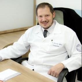 Dr. Ricardo Moro