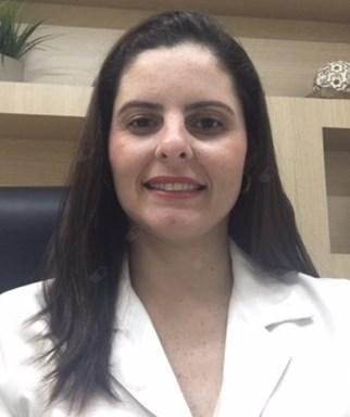 Dra. Carolina de Barros Carmo Ferreira
