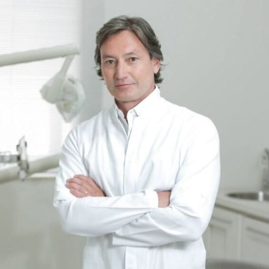 Dr. Mauro L. B. Oniva