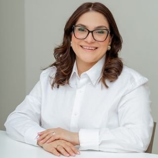 Dra. Catarine Ary