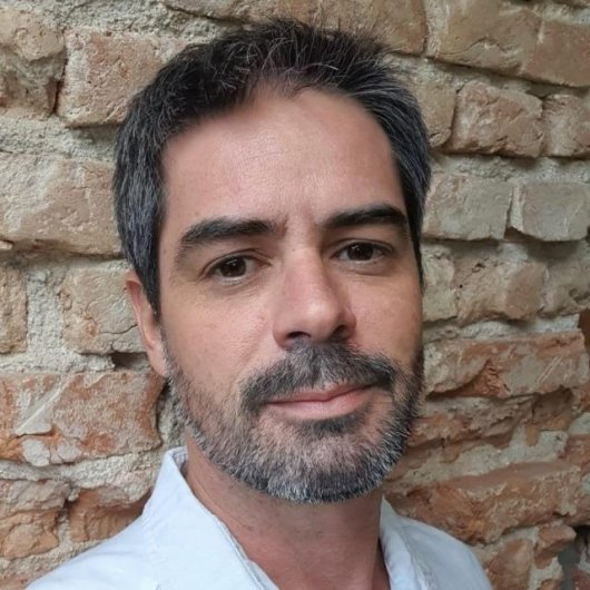 Dr. Gustavo Landsberg
