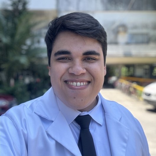 Dr. Lucas Xavier