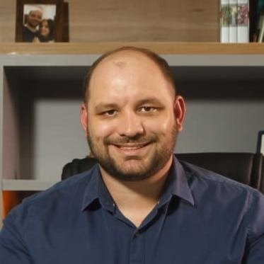 Dr. Lucas Debarba