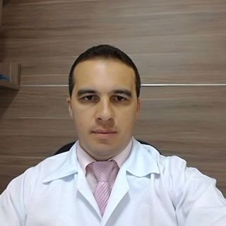 Dr. Adriel Leão