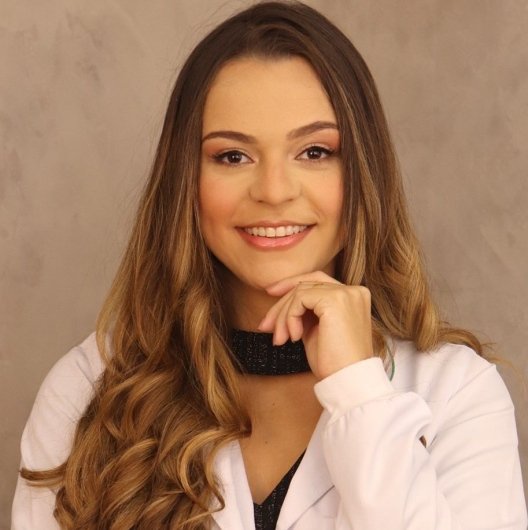 Dra. Leticia Alencar