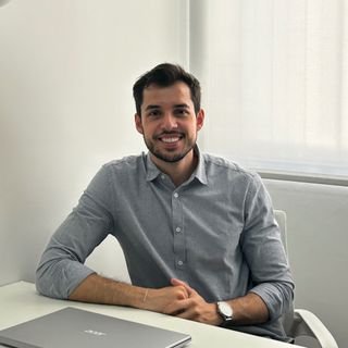Dr. Marcus Gouvea