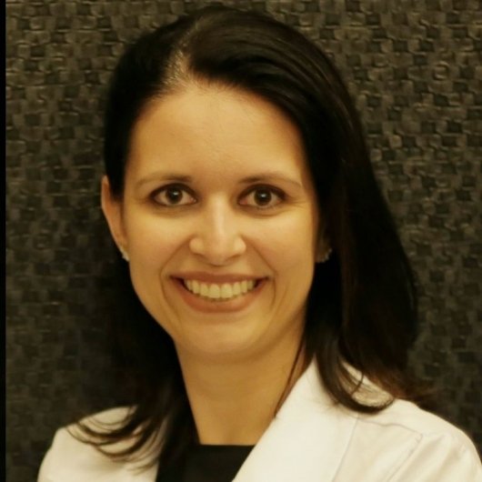 Dra. Caroline Perez Lessa de Macedo