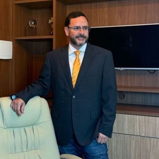 Dr. Gláucio Boechat Costa