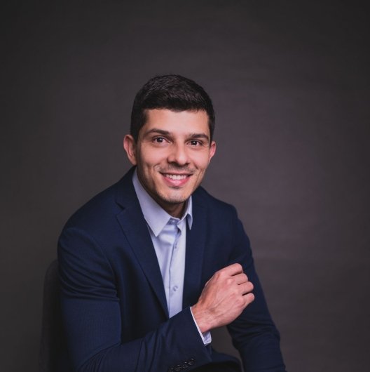Dr. Carlos Faria