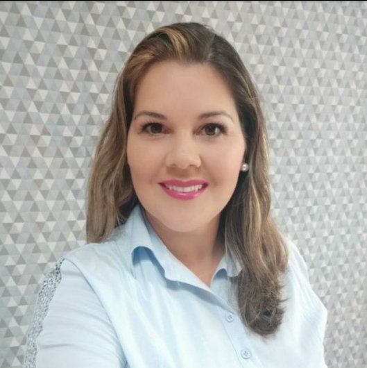 Luciana Silveira Assunção .
