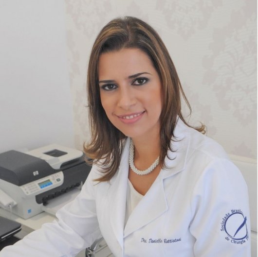Dra. Danielle De Araújo Battistoni
