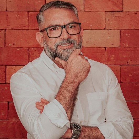Dr. Marcos Souza