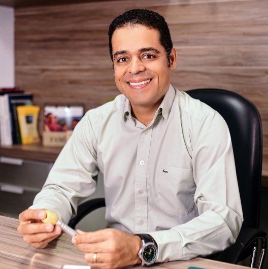 Dr. Rodrigo Lima Avelino
