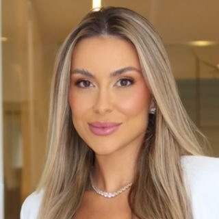 Dra. Carolina Scherer Oliveira