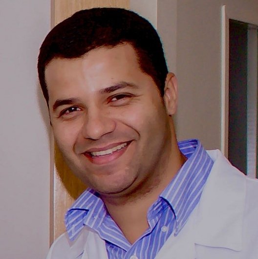 Dr. Dennis Bittencourt Coutinho