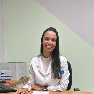 Dra. Livia Isabela Oliveira