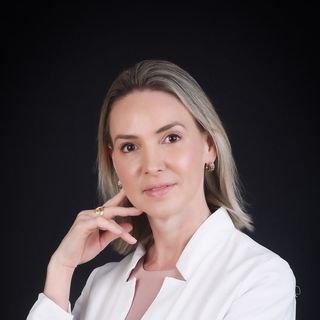 Dra. Isabella Almeida Silveira