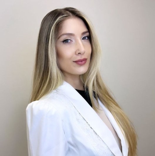Dra. Camila Silva Teixeira