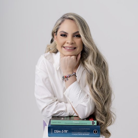 Dra. Louane Melo