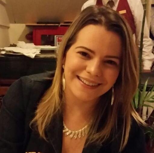 Dra. Aline Aparecida Campos Reis