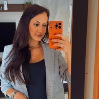 Dra. Livia Cunha Adami