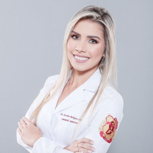 Dra. Karoline Rodrigues Leão
