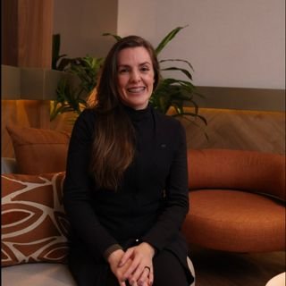 Dra. Ana Caroline Queiroz