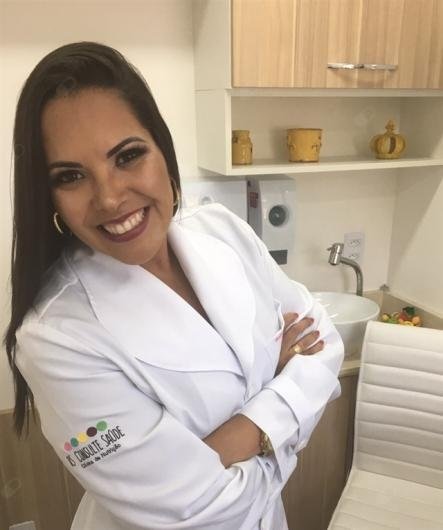 Dra. Roberta Santiago