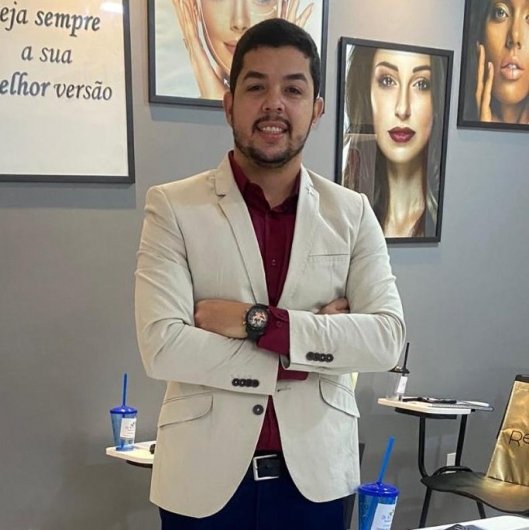 Dr. Victor Araujo