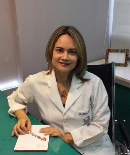Dra. Eline Maria Nogueira de Farias