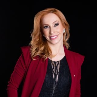 Dra. Aline Fernanda De Almeida Ribeiro