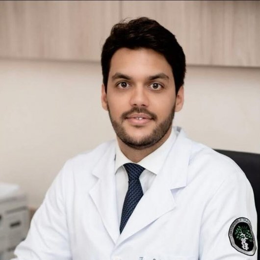 Dr. Gustavo Santos