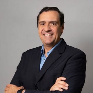 Dr. Clayton Moreira Caldas
