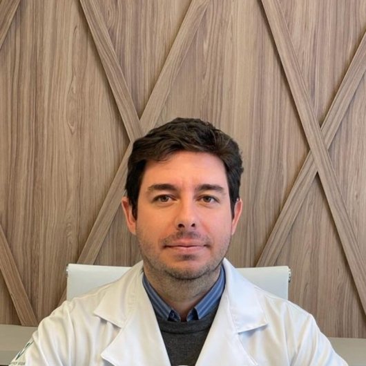 Dr. Lucas Moreira