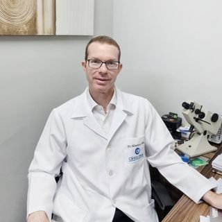 Dr. Mauricio Flank