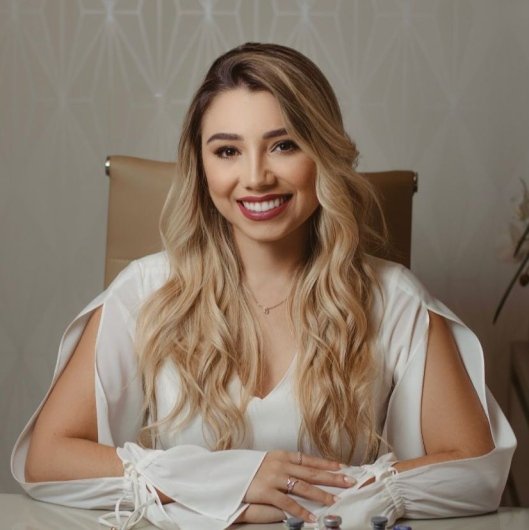Dra. Amanda Roque Lopes