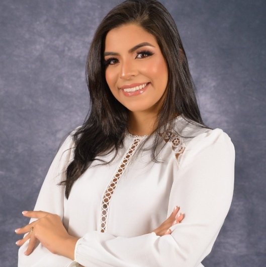 Dra. Larissa Eulália Pereira